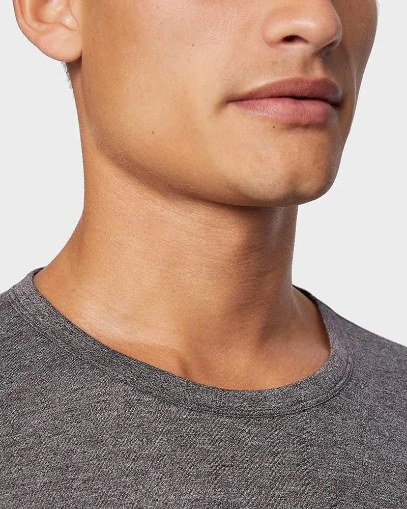 32 Degrees Men's Lightweight Baselayer Crew Top | Long Sleeve | Form Fitting | 4-Way Stretch | Thermal